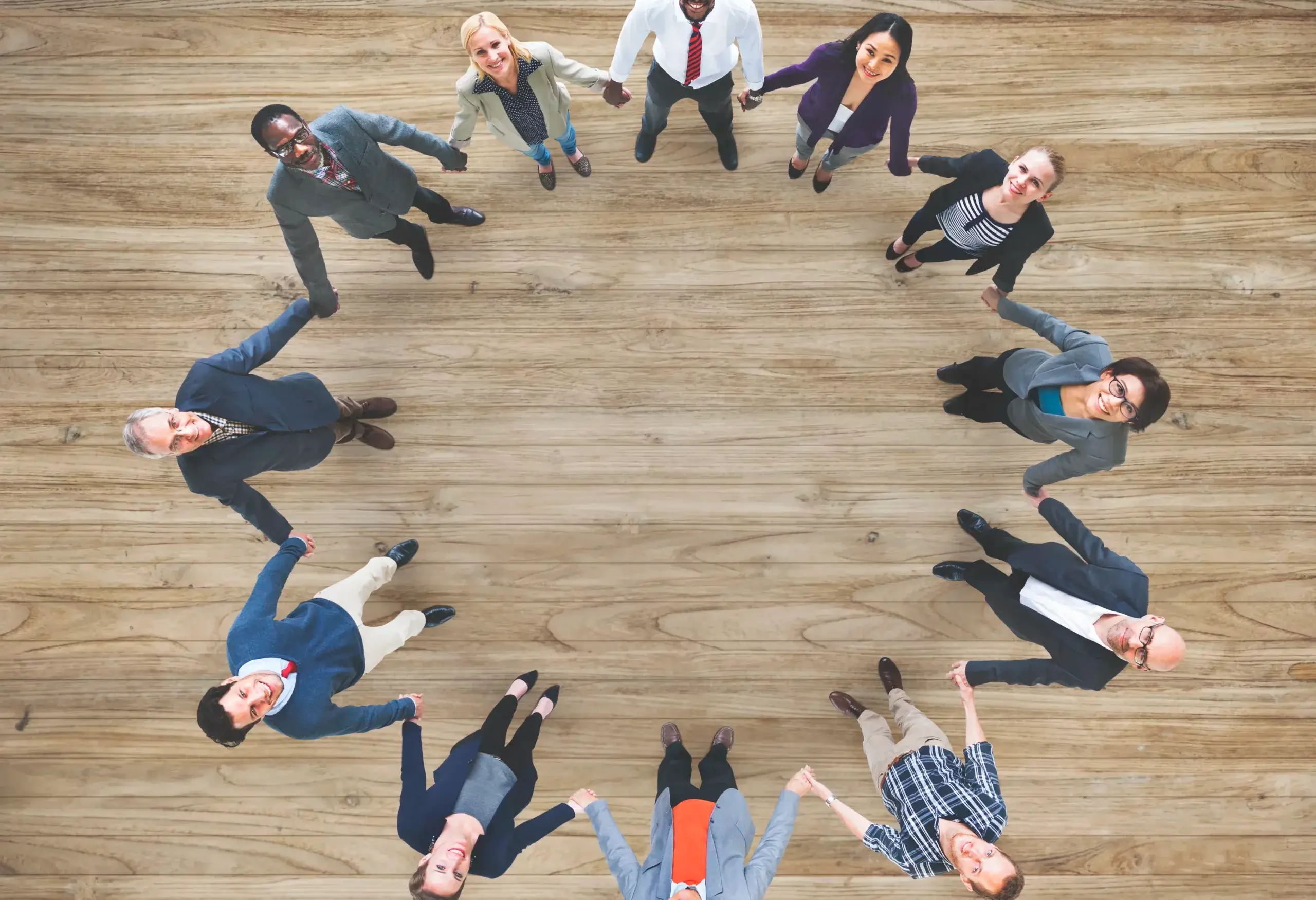 Groupe de gens joyeux