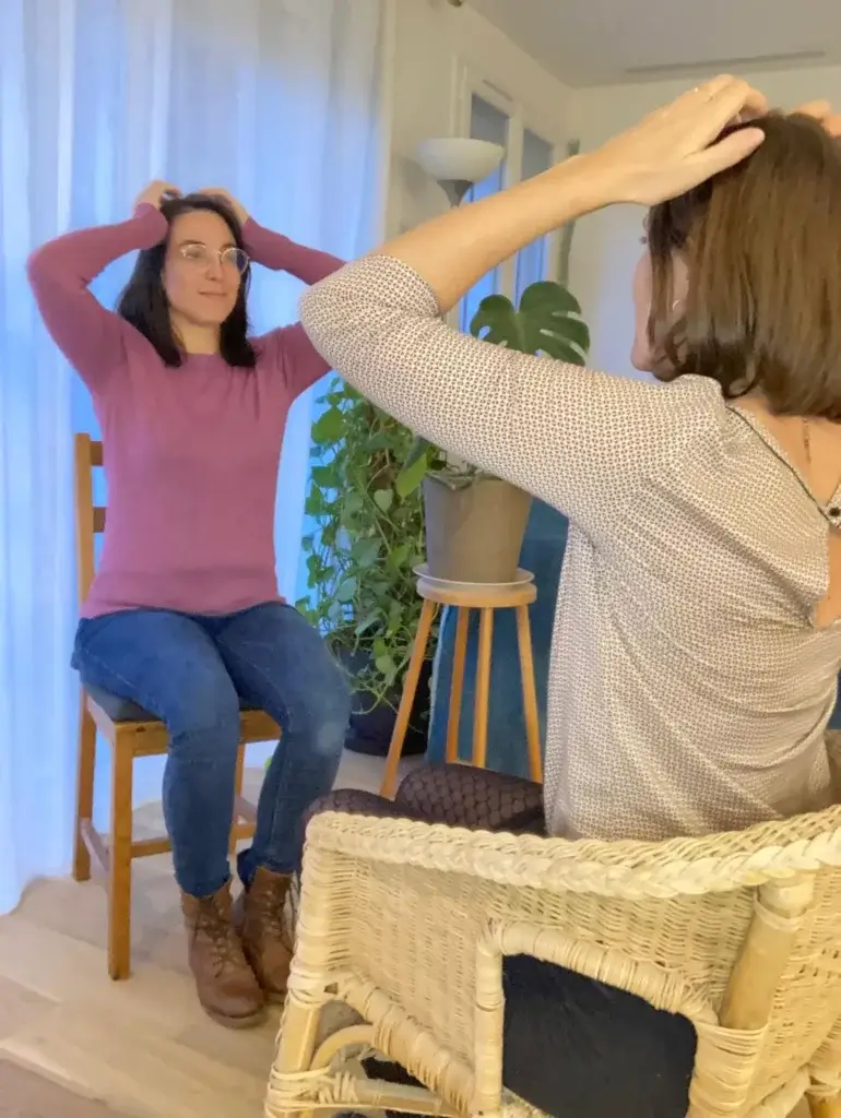 Séance d'EFT, tapotement sur le haut de la tête